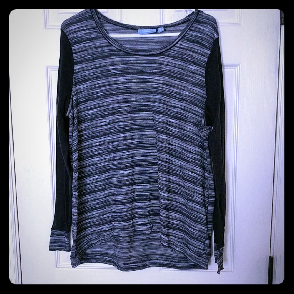 Long sleeve mixed print top.